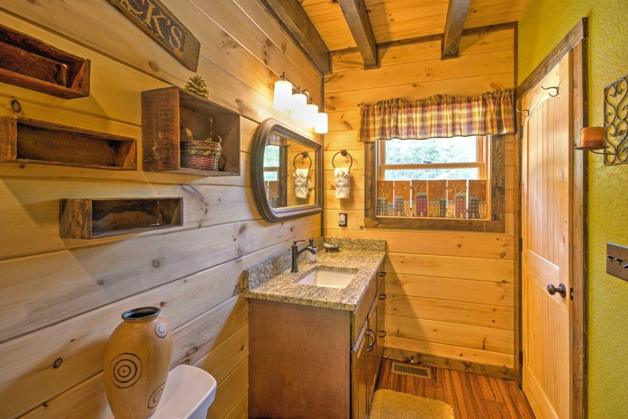 Scenic Fox Ridge Cabin On 4 Acres With Hot Tub! Whittier Exterior photo
